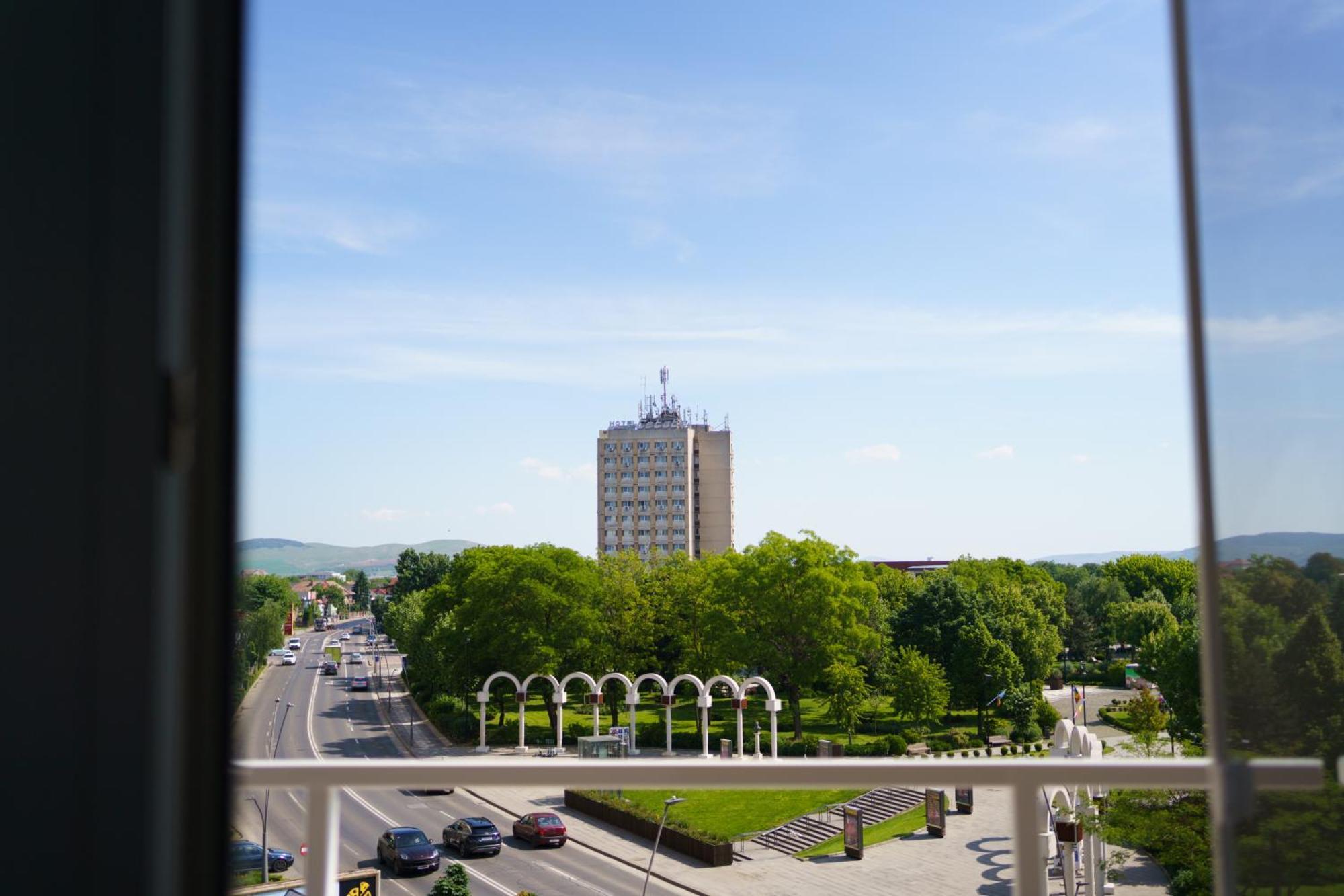 Pasiro Aparthotel Alba Iulia Exterior foto
