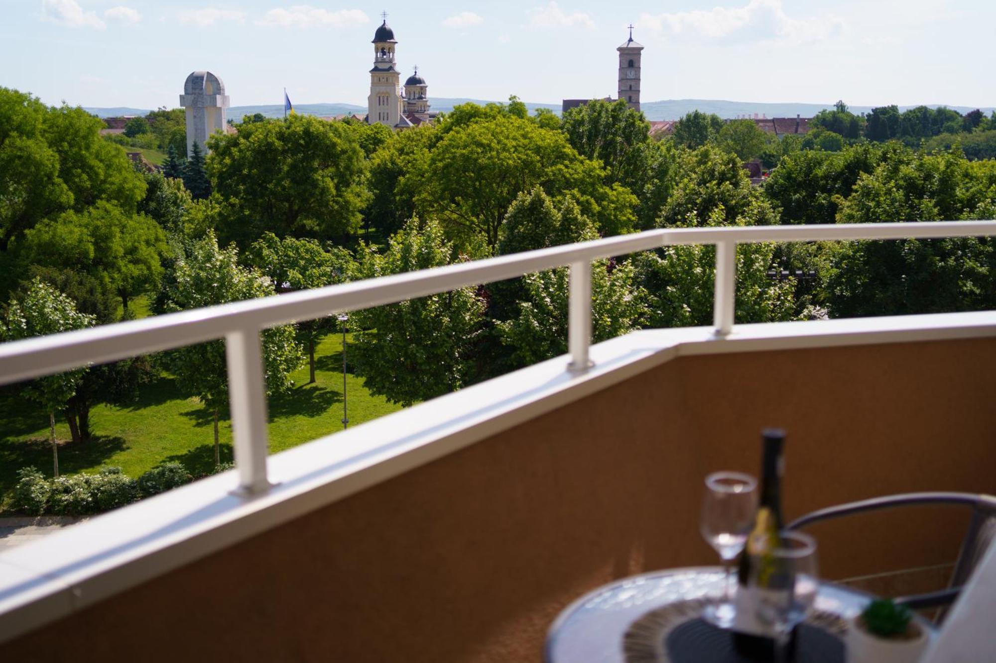 Pasiro Aparthotel Alba Iulia Exterior foto